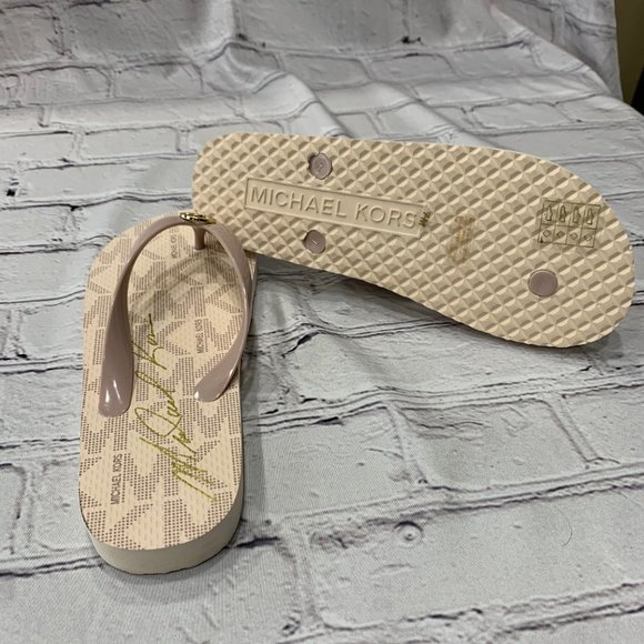 NEW Michael Kors Women's Flip Flops Rose Gold MK Logo Size 7 - Picture 3 of 3